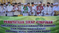 Sejumlah pimpinan Ormas, tokoh agama dan tokoh masyarakat NTB juga membacakan pernyataan sikap saat aksi damai terkait Rancangan Undang-undang Haluan Ideologi Pancasila (RUU HIP) di Islamic Center NTB di Mataram, NTB, Jumat (19/6/2020) pekan lalu. ANTARA FOTO/Ahmad Subaidi.
