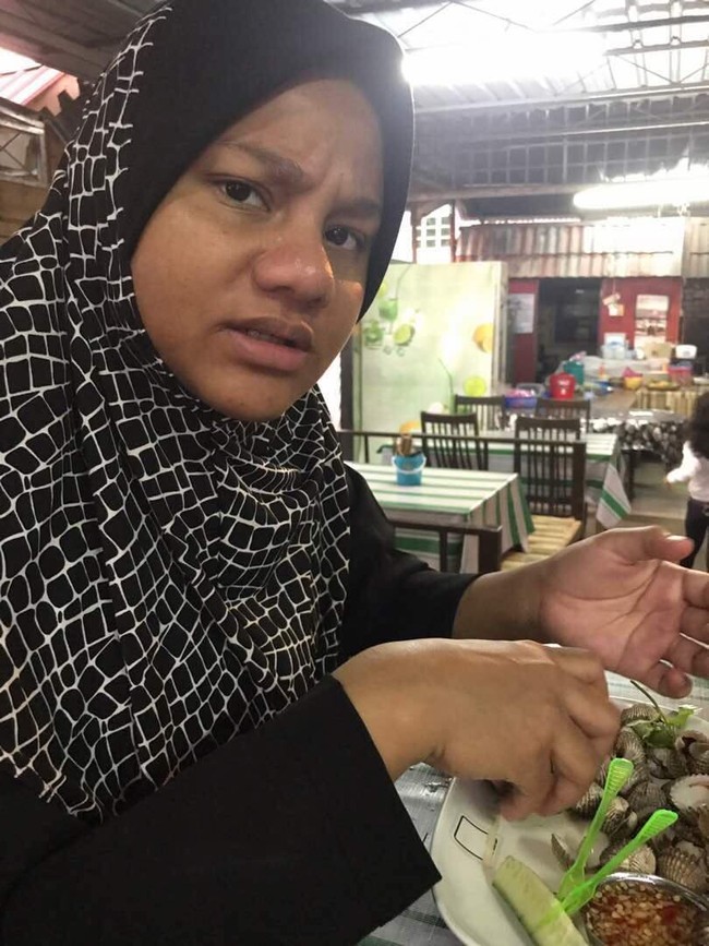 Diakui Amma, saat hamil, dirinya mengalami perubahan yang cukup drastis, seperti, kulit menggelap, wajah terlihat lebih sembab, dan berat badannya juga naik. Bahkan saat pertama kali mengunggah penampilannya ketika sedang hamil di Facebook, banyak teman-temannya berkomentar dan mengaku terkejut dengan perubahan yang dialaminya. Foto: Facebook Amma Malik