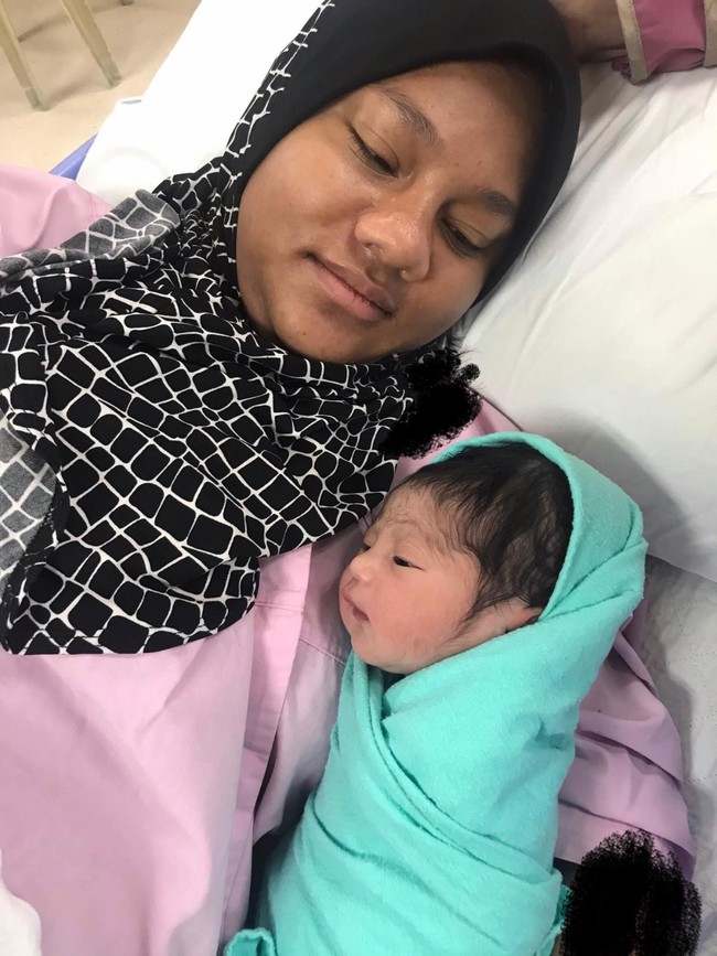 Pada 23 Juni 2020 Amma kembali membagikan foto dirinya bersama bayi yang baru dilahirkannya. Sebelumnya, foto tersebut sudah sempat dia tampilkan pada 30 Januari 2020. Foto: Facebook Amma Malik