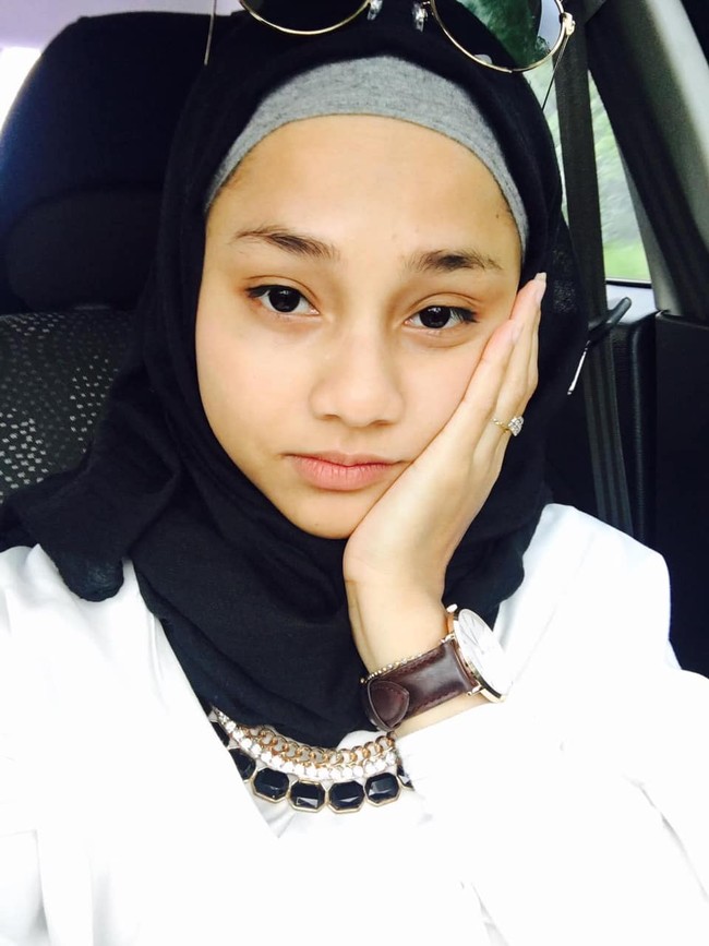 Dalam foto penampilan terbarunya setelah melahirkan, Amma terlihat memiliki kulit yang jauh lebih cerah dan berat badan semakin turun. Foto: Facebook Amma Malik