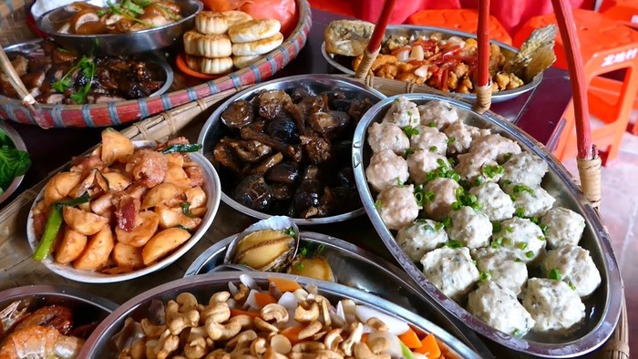 Chef Pakai Minivan Untuk Katering Keliling
