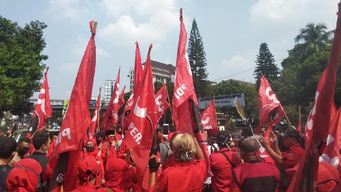 DPC PDIP Depok Demo Polresta Depok