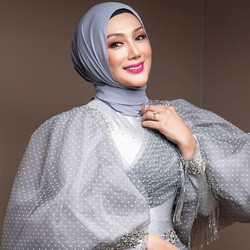 Mengenal Erra Fazira, Penyanyi dan Aktris Nikah: Mas Kawin Pohon Emas