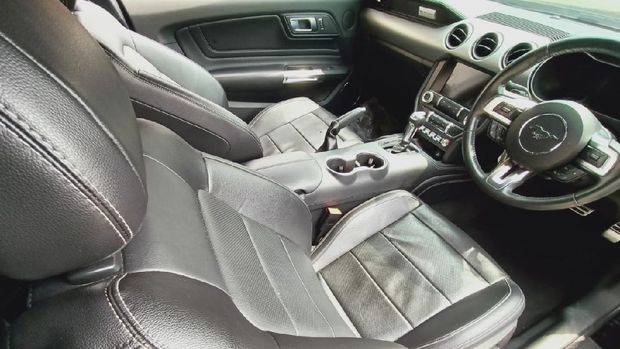 Ford Mustang milik Sule