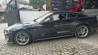 Sebelumnya dua orang disebut-sebut sudah menaruh minat terhadap mobil sport buatan AS itu. Sudah ada 2 orang yang nawar. Chand Kelvin Rp 4 M dan Raffi Ahmad Rp 4,1 M, sebut Sule dalam kanal YouTube resminya. Foto: Hardy Classic
