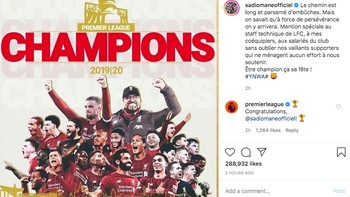 Sadio Mane menayangkan skuad Liverpool membanggakan gelar juara mereka setelah sekian lama. Foto: Instagram