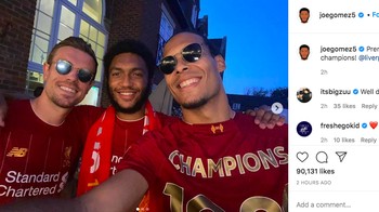 Bek Joe Gomez memperlihatkan ia ikut merayakan bersama Jordan Henderson dan Virgil Van Dijk. Foto: Instagram