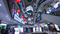 Tahukah Anda, bahwa Kota Jakarta merupakan kota metropolitan yang termasuk dalam kota dunia dengan mall terbanyak. Tak tanggung-tanggung, jumlahnya mencapai 130 mall (Rifkianto Nugroho/detikcom)