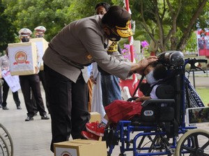 Polda Gorontalo Santuni Anak Difabel dan Korban Banjir di HUT Bhayangkara ke-74