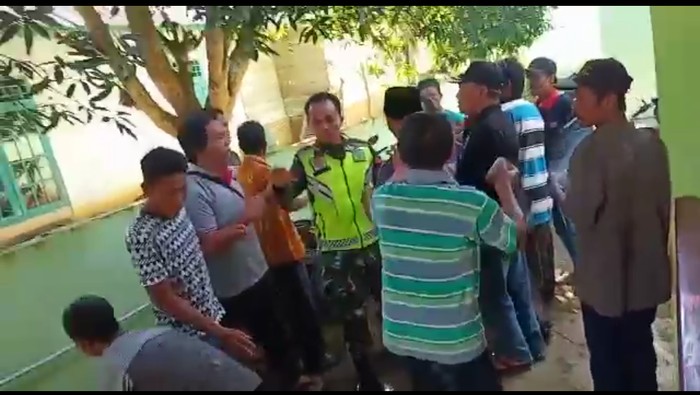 Kericuhan saat pembagian BLT di Bengkulu (Hery Supandi-detikcom)