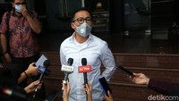 Herman Herry sangat menyesalkan perbuatan tersebut. Dia menilai pembakaran bendera PDIP sebagai sebuah penghinaan yang harus diproses hukum terhadap pelakunya.