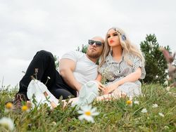 Kisah Cinta Binaragawan dengan Robot Seks, Bakal Segera Menikah