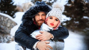 Akan tetapi belum ada foto pernikahan mereka. Hmm mungkin karena wabah Corona jadi ditunda kali, ya? Foto: Instagram/@yurii_tolochko