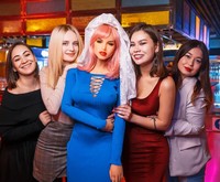Binaragawan Yuri Tolochko berencana menikahi robot seks bernama Margo. Berikut ini potret kehidupan romantis mereka yang kontroversial.