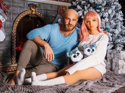 Kisah Cinta Binaragawan dengan Robot Seks, Bakal Segera Menikah