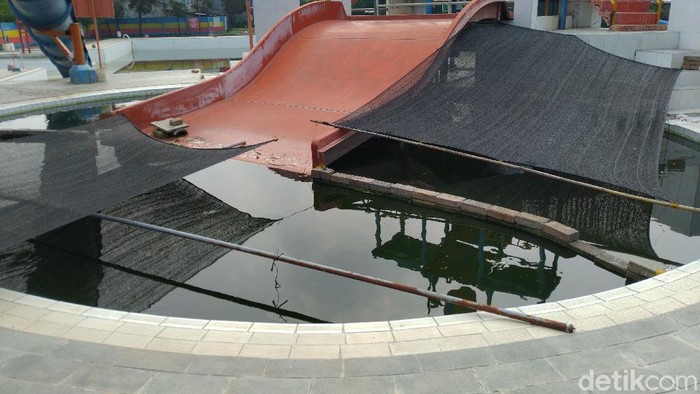 Kolam renang di Gunungputri Bogor jadi kolam lele.