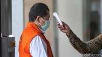 Kemudian, ada sejumlah pejabat PT DI, termasuk Budi dan Irzal, yang meminta sejumlah uang ke enam mitra/agen tersebut. Total uang yang sudah diterima senilai Rp 96 miliar.