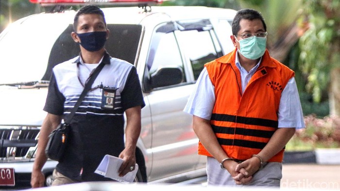 KPK Periksa Irzal rinaldi yang Rugikan Negara Rp 330 M Tersangka mantan Asisten Direktur Utama Bidang Bisnis Pemerintah PT DI Irzal Rinaldi dipanggil KPK untuk jalani pemeriksaan.