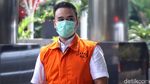Diperiksa KPK, Menantu Nurhadi Salam Jempol
