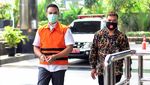 Diperiksa KPK, Menantu Nurhadi Salam Jempol