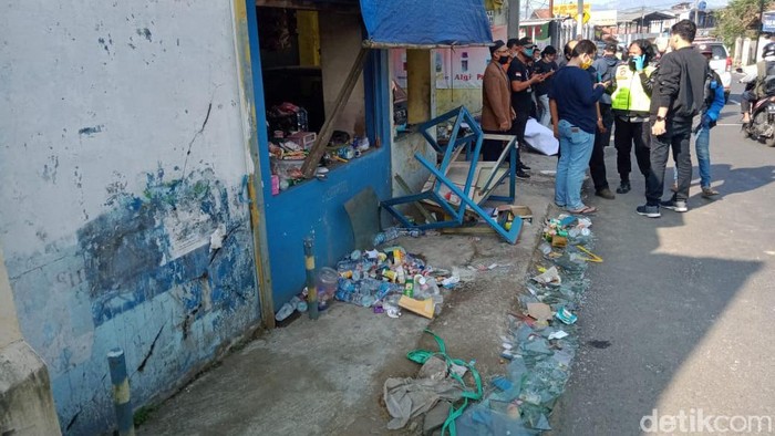 ledakan tabung gas di lembang hancurkan warung mak eutik