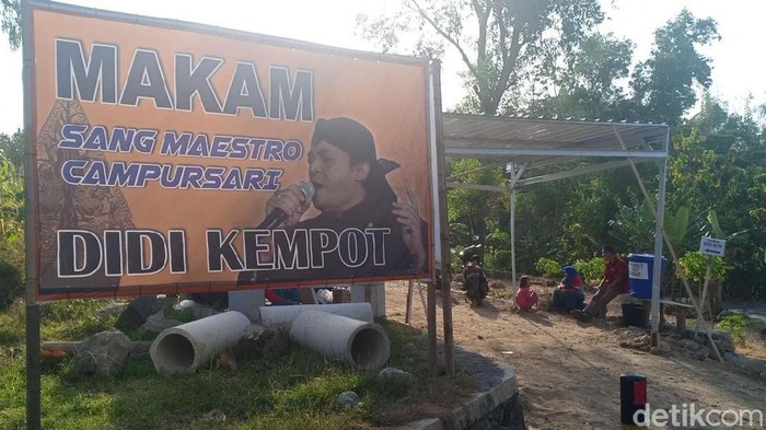 Makam Didi Kempot di Ngawi akan dijadikan destinasi wisata religi. Wacana ini telah disetujui Dinas Pariwisata Ngawi.