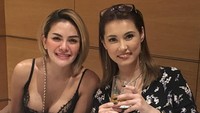 Selain itu Miyabi juga sempat membuat heboh kala mengunggah foto dirinya bersama Nikita Mirzani. Dok. Instagram/maria.ozawa