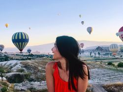 Sosok Wanita Cantik yang Kaya Raya Berkat Aplikasi Canva