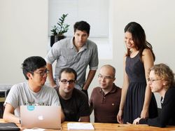 Sosok Wanita Cantik yang Kaya Raya Berkat Aplikasi Canva