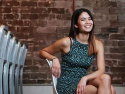 Sosok Wanita Cantik yang Kaya Raya Berkat Aplikasi Canva