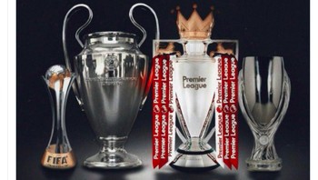 Piala Liga Inggris melengkapi piala lain yang diraih Liverpool. Foto: Twitter