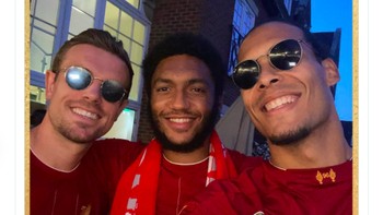 Jorda Henderson, Joe Gomez, dan Virgil Van Dijk merayakan kemenangan Liverpool. Foto: Twitter