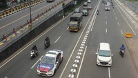 Di samping pengamanan di batas-batas kota, juga dilakukan patroli jam malam untuk mengantisipasi adanya aktivitas warga di luar rumah dengan pengecualian yang berlaku bagi tenaga medis, petugas keamanan, aktivitas darurat dan beberapa lainnya.