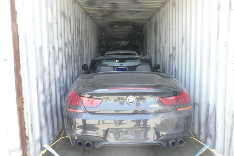 Mobil mewah curian dari Kanada yang akan diselundupkan Mobil mewah curian dari Kanada yang akan diselundupkan
