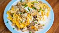 Di restoran Chinese Food nasi goreng kepiting jadi menu favorit. Bumbunya minimalis dengan sedikit kecap asin, nasi goreng dengan paduan daging kepiting ini benar-benar gurih enak. Cara membuatnya bisa dilihat di sini. Foto: iStock