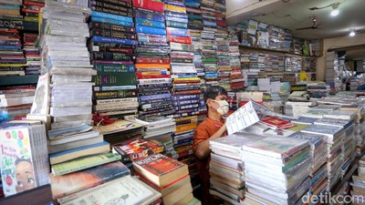 Pedagang Buku Kwitang Bertahan di Masa Pandemi