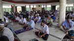 Potret Salat Jumat di Masjid Babah Alun saat New Normal