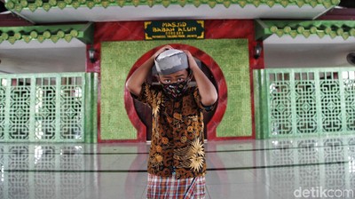 Potret Salat Jumat di Masjid Babah Alun saat New Normal