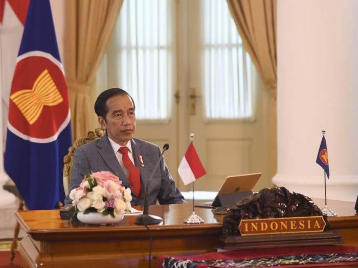 Presiden Jokowi menghadiri KTT ASEAN ke-36 secara virtual.