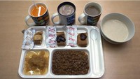 Ransum tentara Kanada ternyata kemasannya lebih praktis. Tidak memakai kaleng, ransum tersebut dikemas denagn plastik bahkan ada kemasan dari kertas. Isinya ada cokelat panas, jus jeruk, oatmeal pisang, hingga kacang merah panggang. Foto: boredpanda