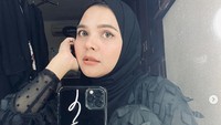 Keduanya pun bercerai pada 2017 dan dari pernikahan tersebut ia memiliki seorang putri. Dok. Instagram/rosmanizar12
