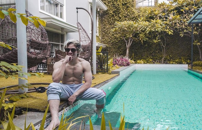 Pada 2019, Atta Halilintar masuk dalam daftar 10 YouTuber terkaya di dunia. Penghasilannya diperkirakan mencapai 269 miliar per tahun. Sebuah rumah seharga Rp 25 miliar di kawasan Pondok Indah, Jakarta Selatan, menjadi salah satu asetnya. (Foto: Instagram)