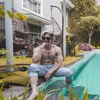 Pada 2019, Atta Halilintar masuk dalam daftar 10 YouTuber terkaya di dunia. Penghasilannya diperkirakan mencapai 269 miliar per tahun. Sebuah rumah seharga Rp 25 miliar di kawasan Pondok Indah, Jakarta Selatan, menjadi salah satu asetnya. (Foto: Instagram)