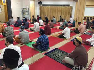 Respons Jemaah soal Salat Jumat 2 Gelombang di Masjid Nurul Islam Koja