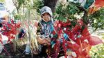 Semangat Nenek 80 Tahun Berjualan Mainan di Klaten