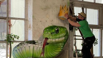 Aksinya sebelum dan setelah menyulap gedung tua. (Foto: Instagram/scaf_oner)