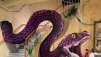 Ia bukanlah lulusan dari sekolah seni, namun ia belajar otodidak sekolah jalanan. (Foto: Instagram/scaf_oner)