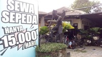 Saat ini lagi booming naik sepeda. Tak jauh dari Candi Borobudur ada persewaan sepeda. Harganya murah banget, cuma Rp 15 ribu. (Eko Susanto/detikcom)