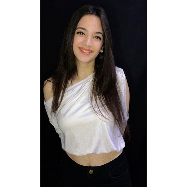 Siya Kakkar adalah bintang TikTok asal India yang memiliki follower mencapai 1,1 juta. Dia rutin mengunggah konten aksinya berjoget di TikTok. Foto: Dok. Instagram @Siya_Kakkar