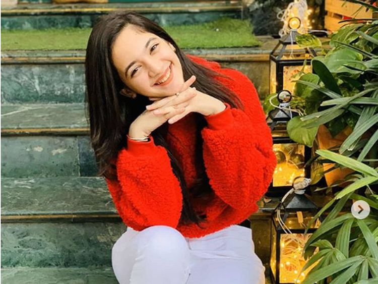8 Foto Siya Kakkar, Artis TikTok 16 Tahun Pose di Rooftop Sebelum Bunuh Diri